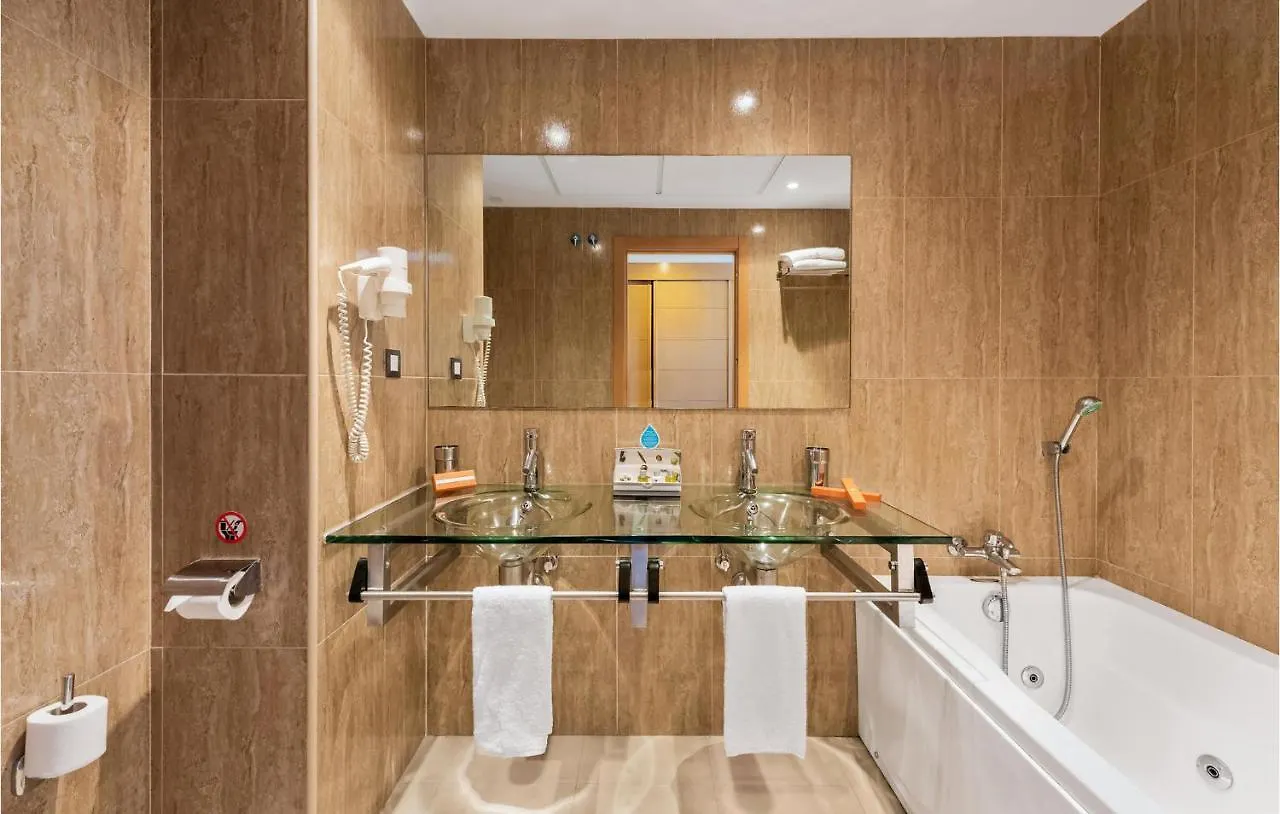 Cozy Apartment In Estepona With Kitchenette