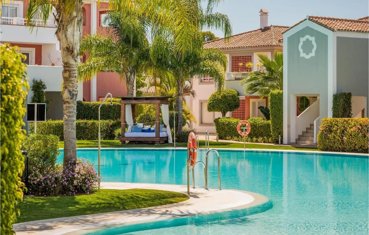 Cozy Apartment In Estepona With Kitchenette