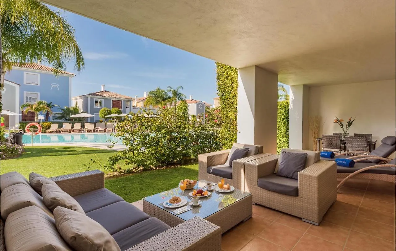 Cozy Apartment In Estepona With Kitchenette