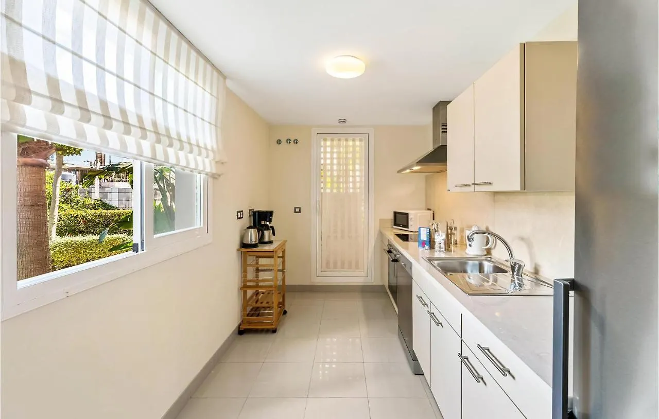 Cozy Apartment In Estepona With Kitchenette Spain