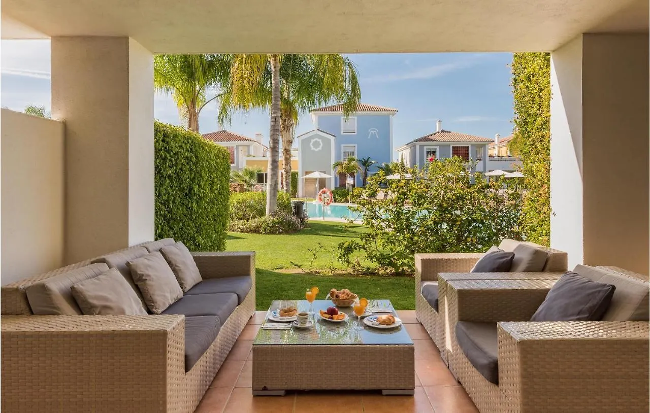 Cozy Apartment In Estepona With Kitchenette