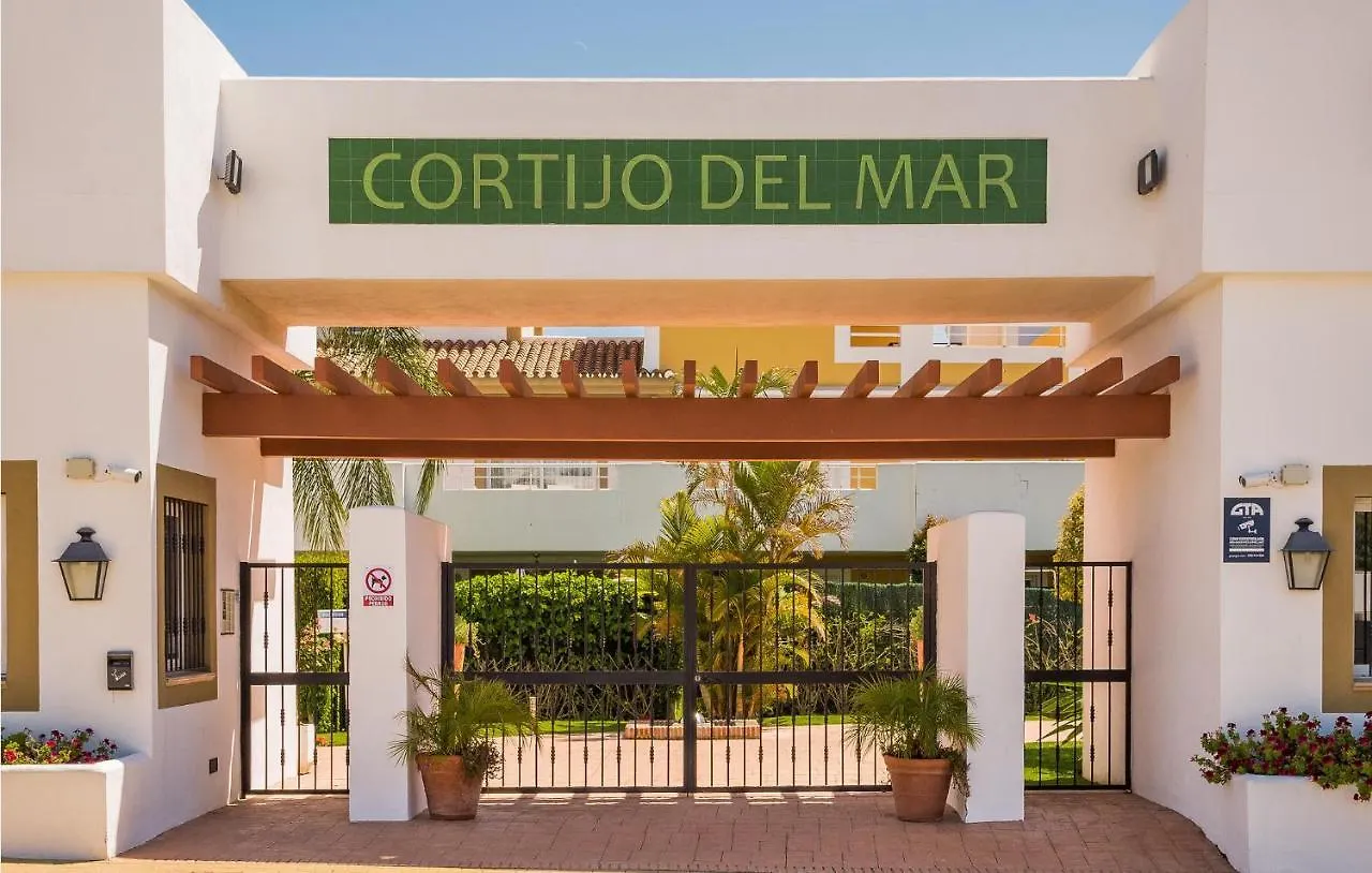 Cozy Apartment In Estepona With Kitchenette 0*,