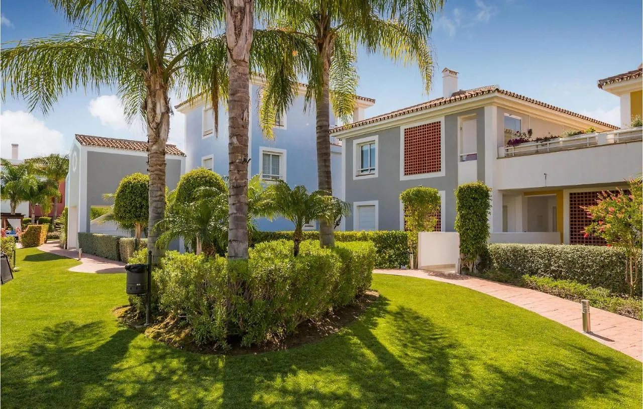 Cozy Apartment In Estepona With Kitchenette
